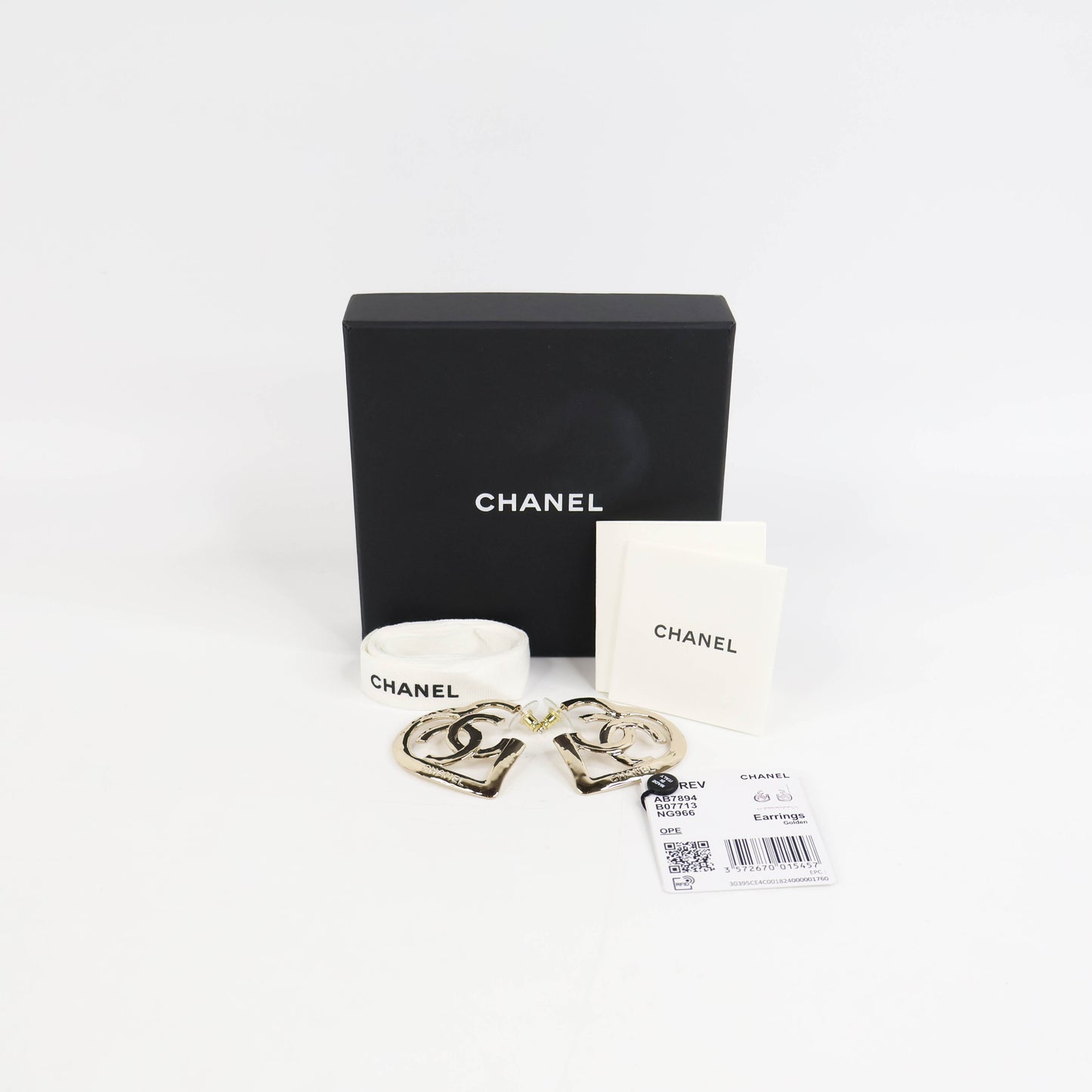 Chanel Earrings CC in Heart