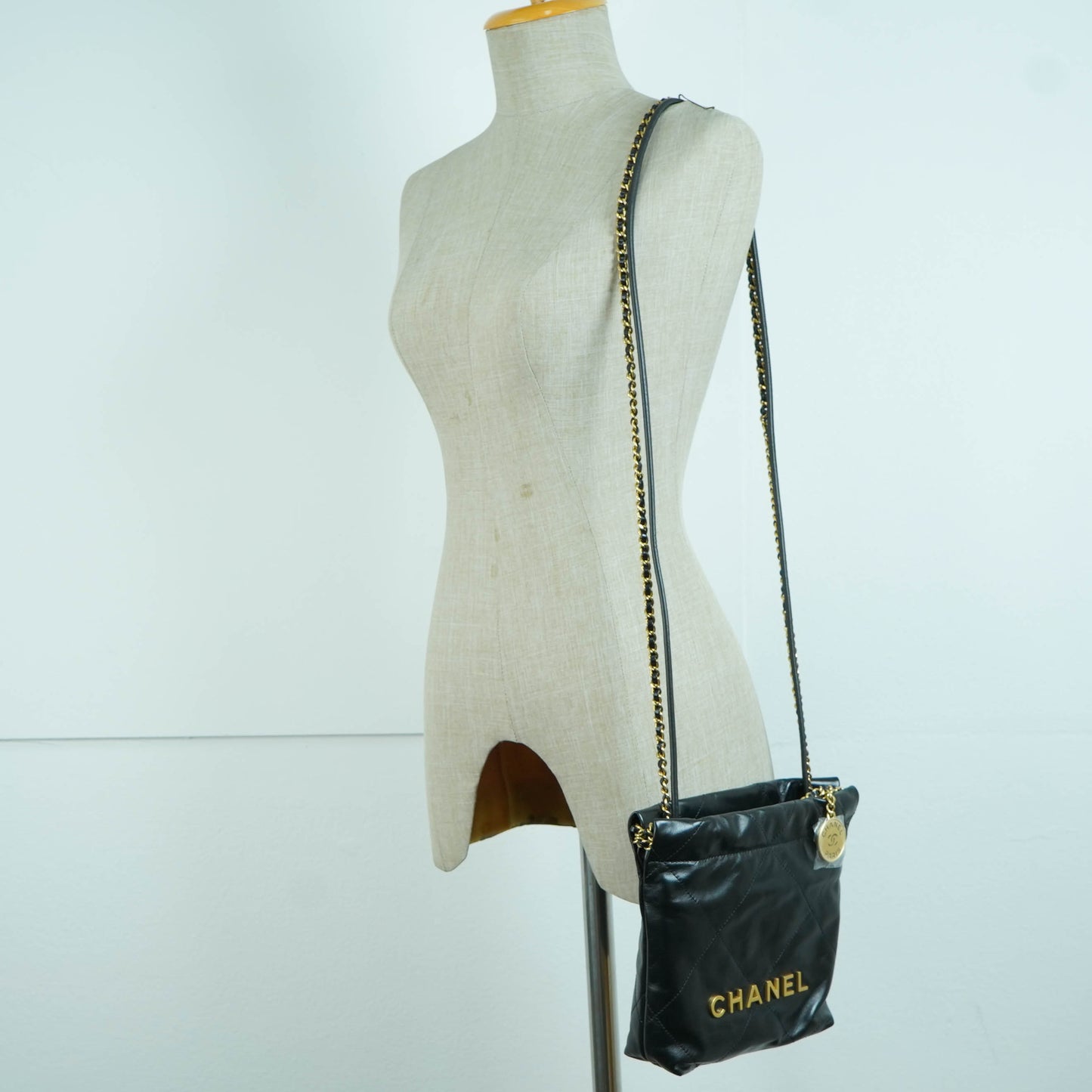 Chanel 22 Mini Black