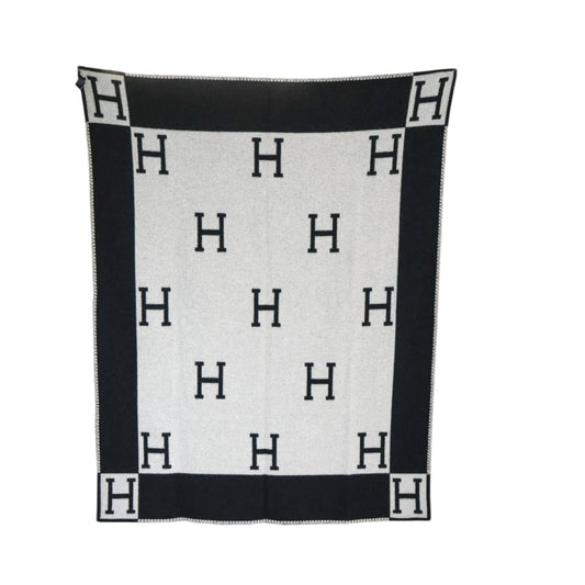 Hermes Avalon III Throw Blanket Black 135x170