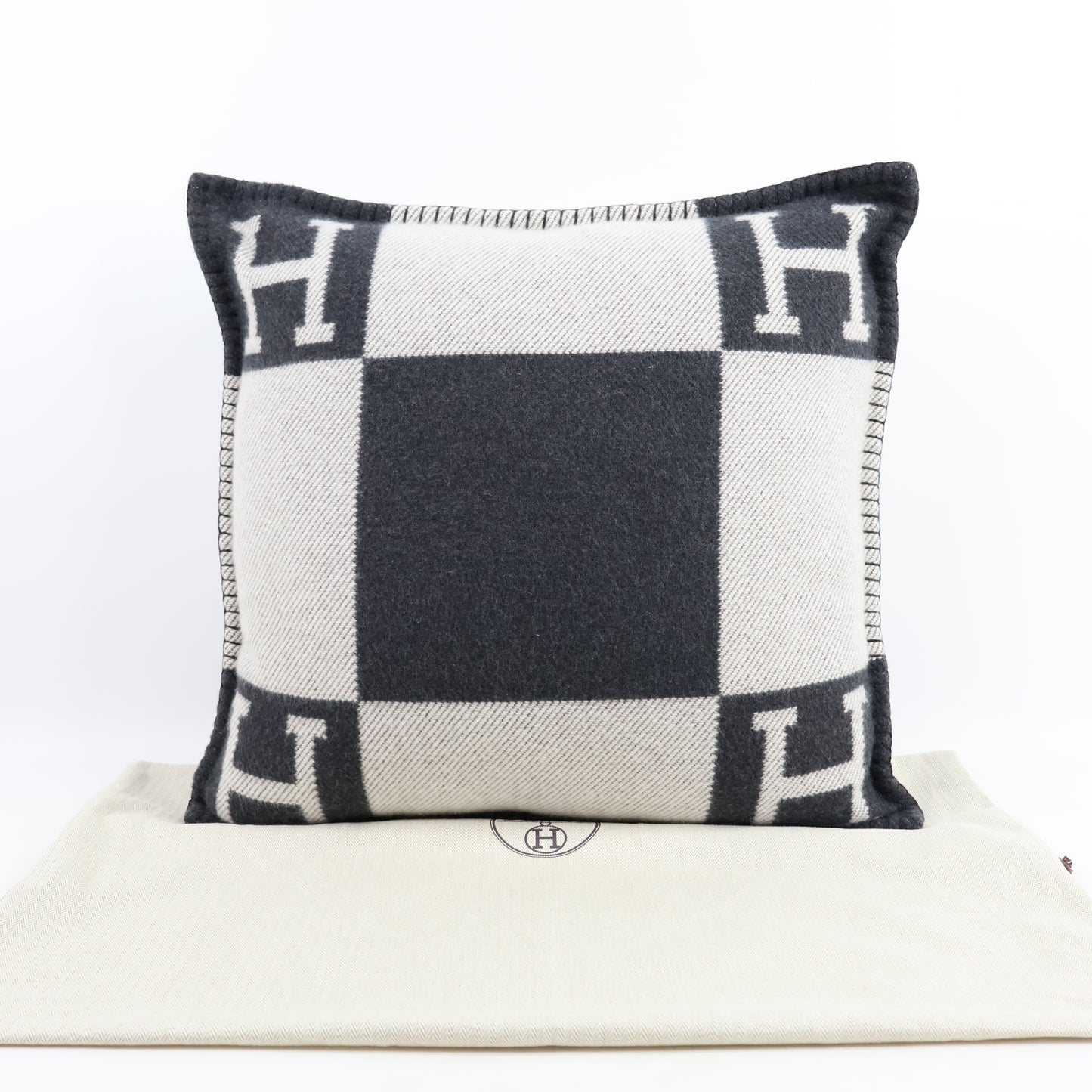 Hermes Pillow Avalon Ecru/Gris