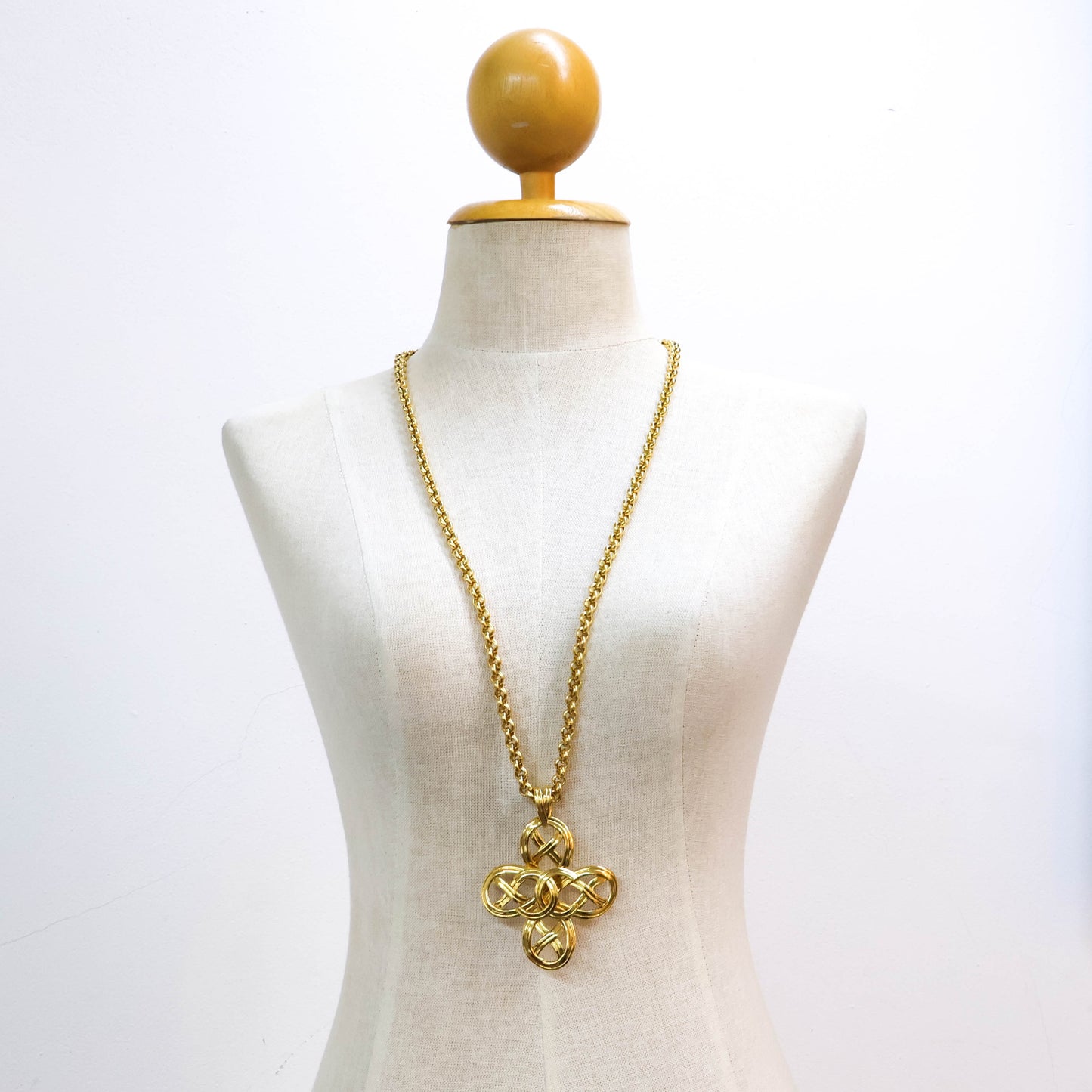 Chanel Necklace Vintage Gold