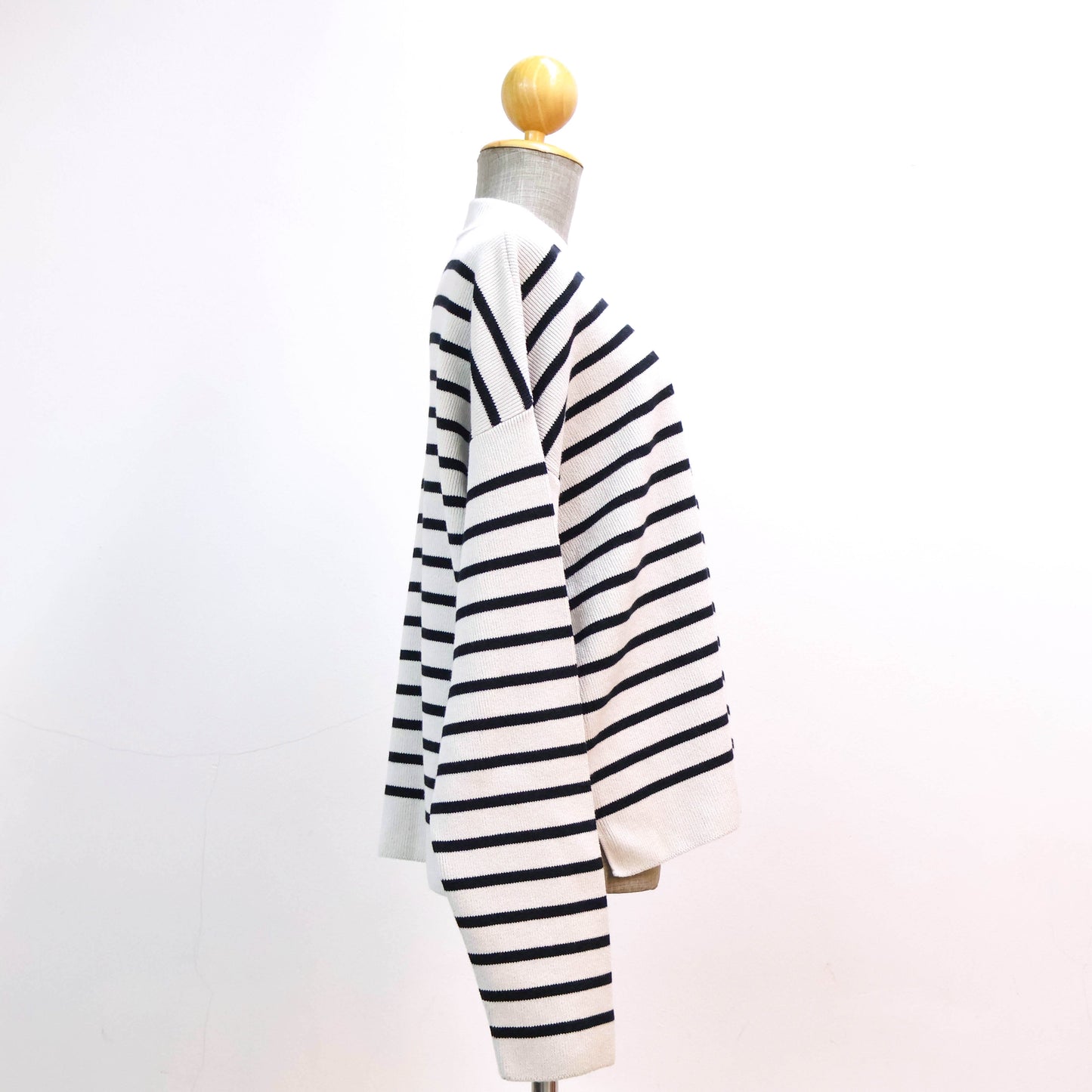 Ami Sweater White Black