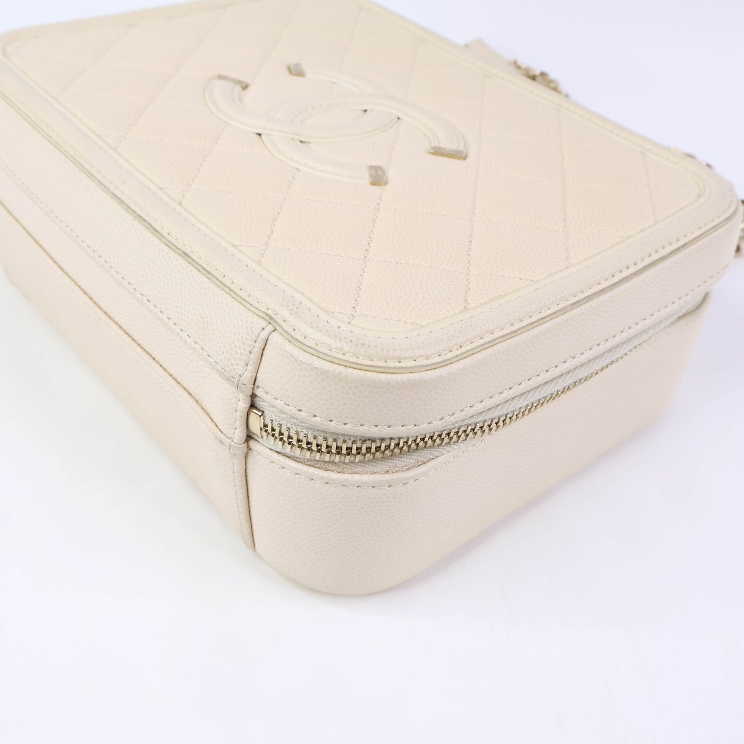 Chanel Filigree Vanity Case White Caviar LGHW
