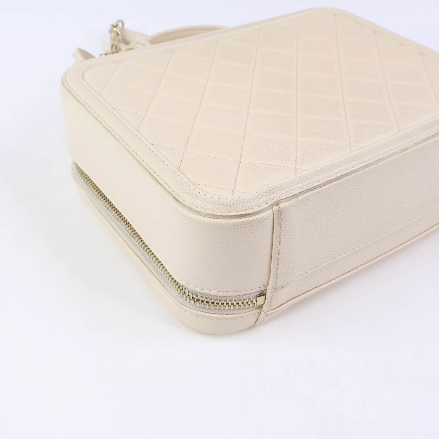 Chanel Filigree Vanity Case White Caviar LGHW