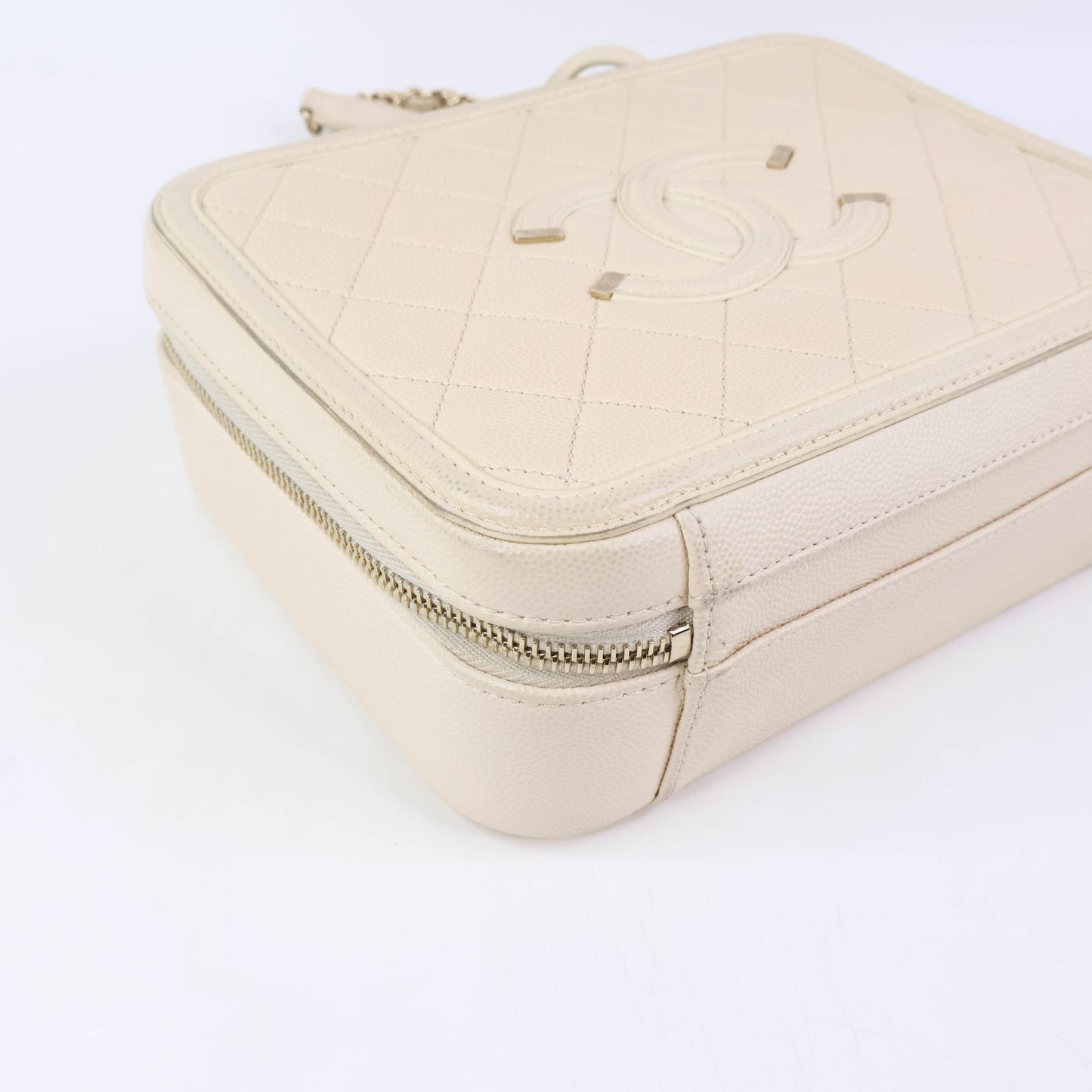 Chanel Filigree Vanity Case White Caviar LGHW