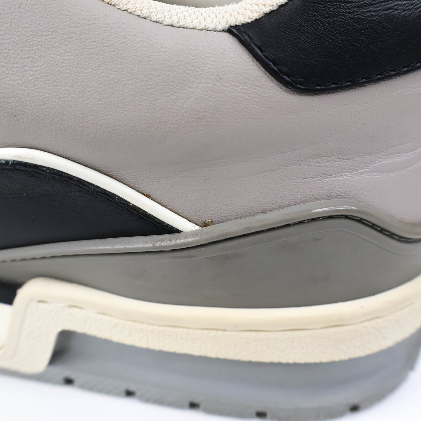 Louis Vuitton Trainer Sneakers Low Black/Grey 9