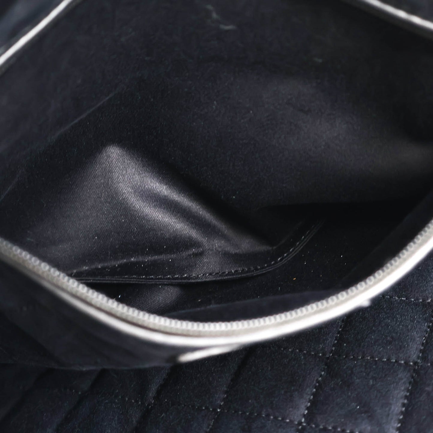 Chanel 22 Small Black GHW