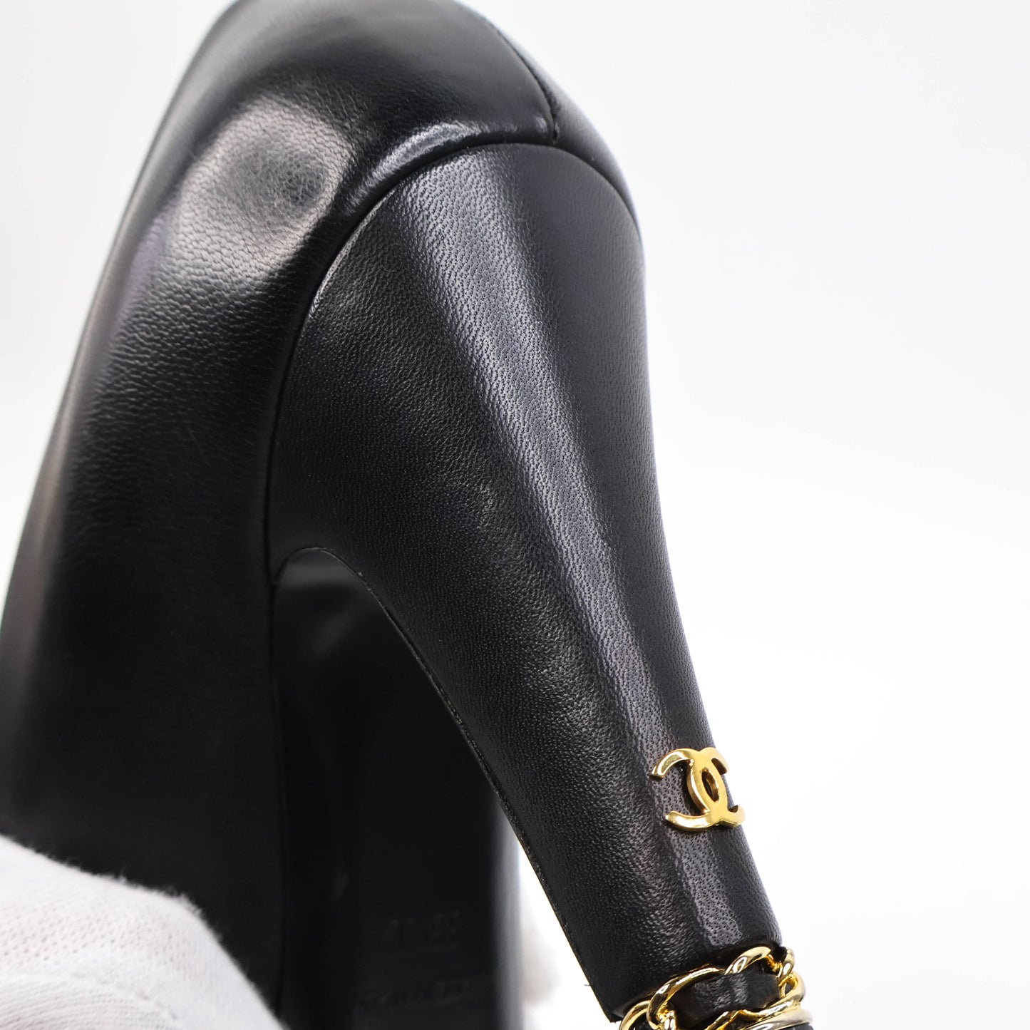 Chanel Pumps Leather Gold Black 38.5
