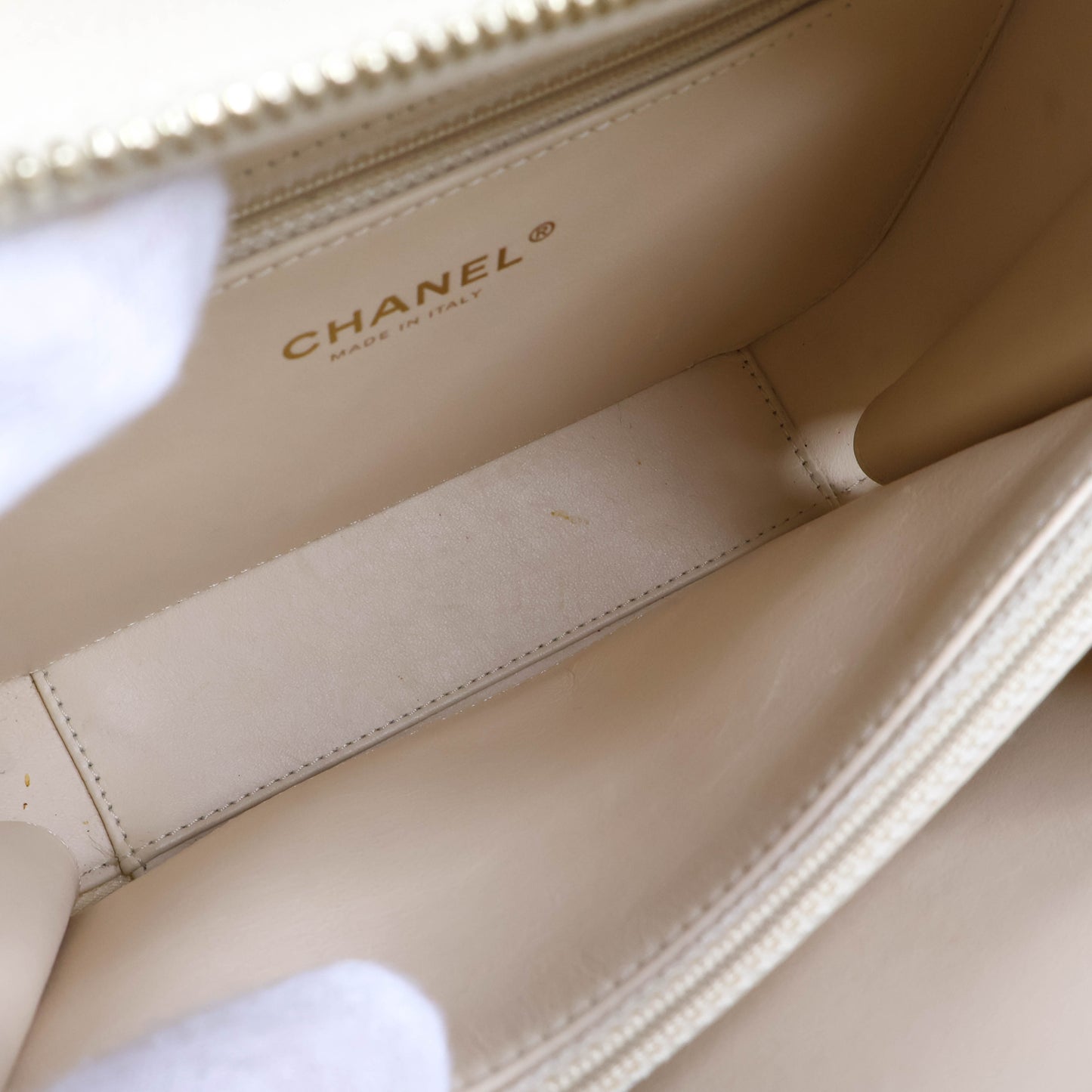 Chanel Filigree Vanity Case White Caviar LGHW