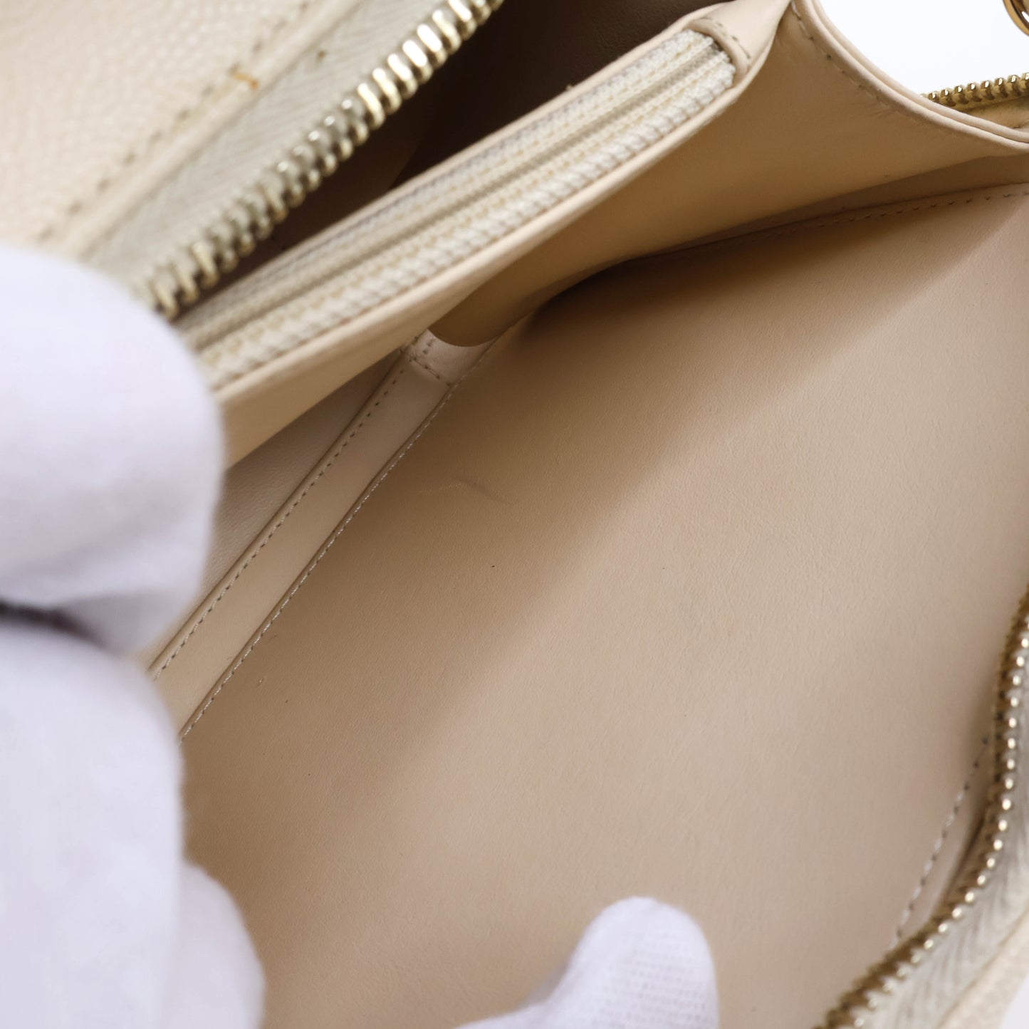 Chanel Filigree Vanity Case White Caviar LGHW