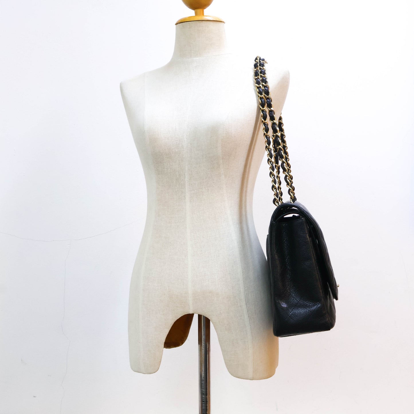 Chanel Classic Maxi Black Caviar GHW