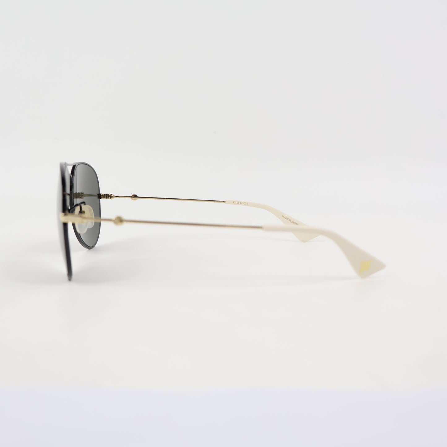 Gucci Sunglasses Black/white