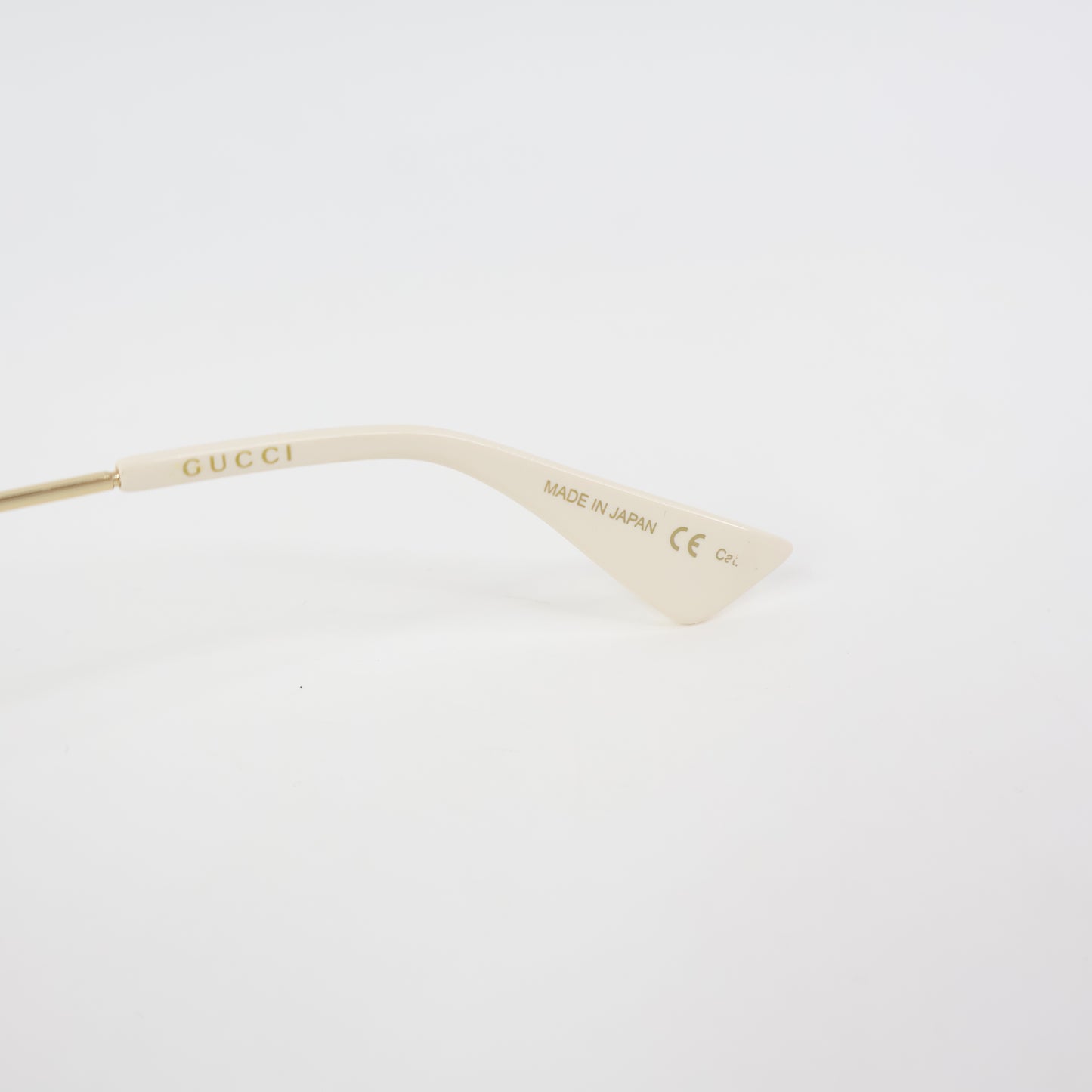 Gucci Sunglasses Black/white