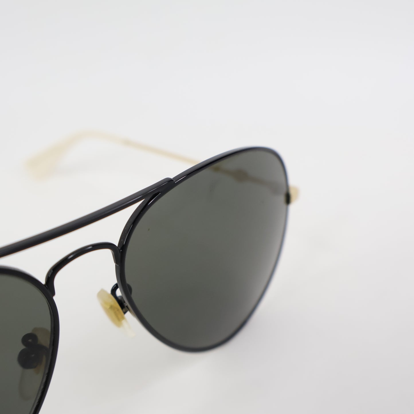 Gucci Sunglasses Black/white
