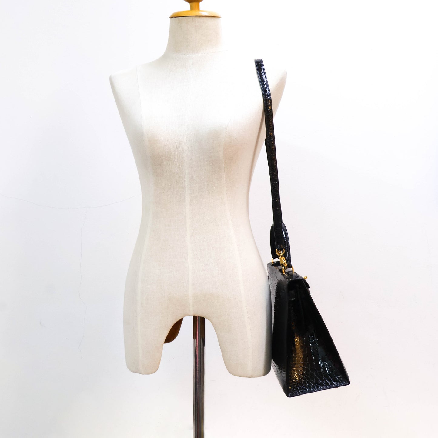 Hermes Kelly 28 Crocodile Porosus Black GHW