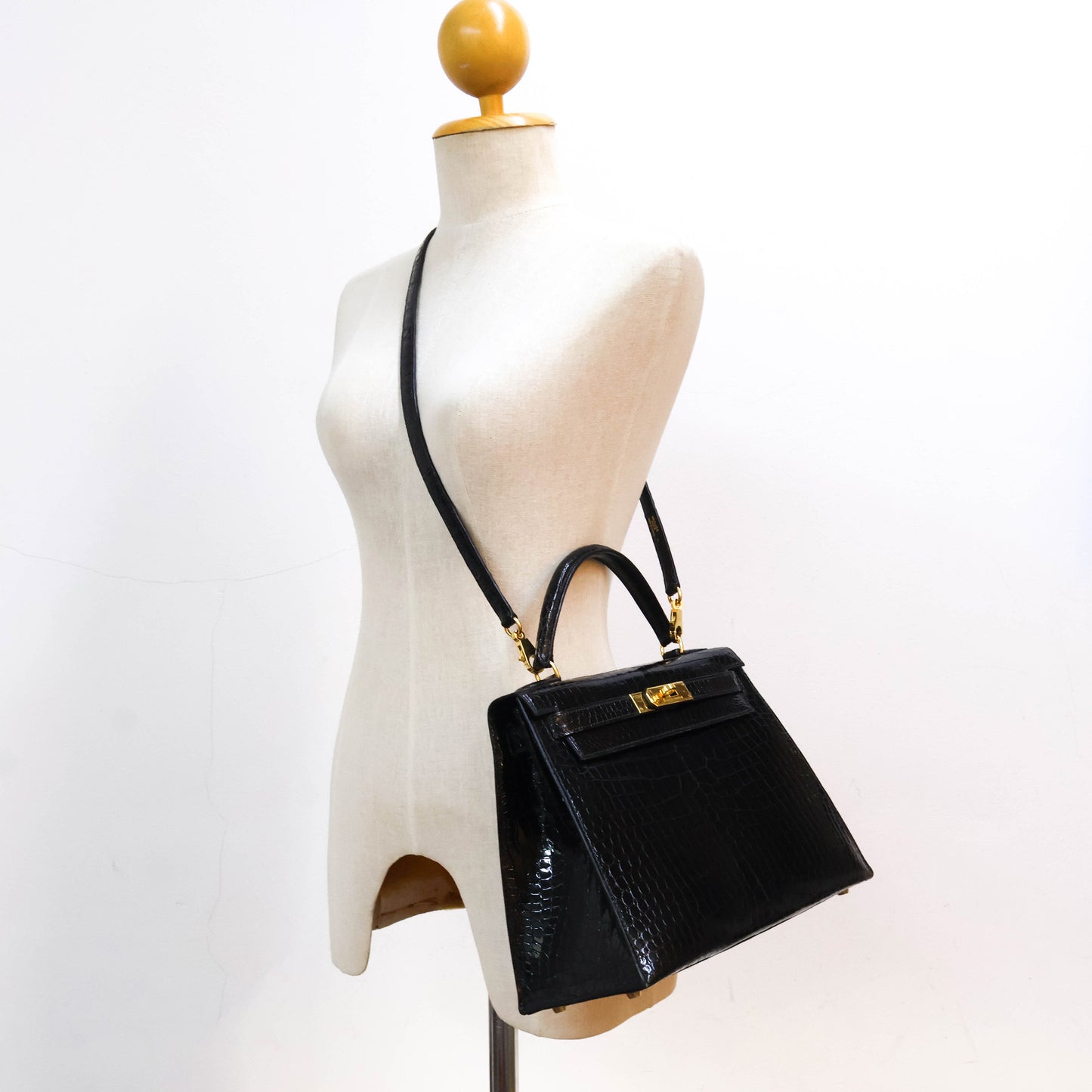 Hermes Kelly 28 Crocodile Porosus Black GHW