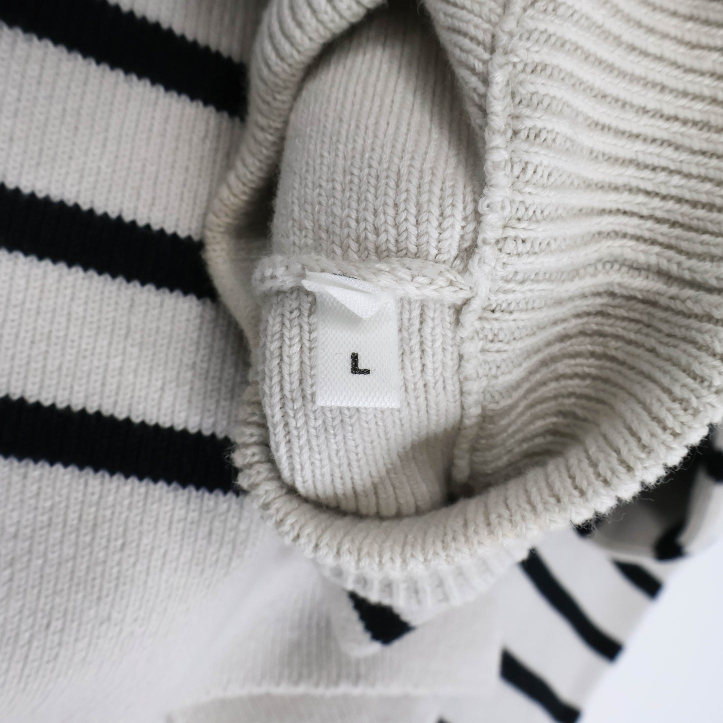 Ami Sweater White Black