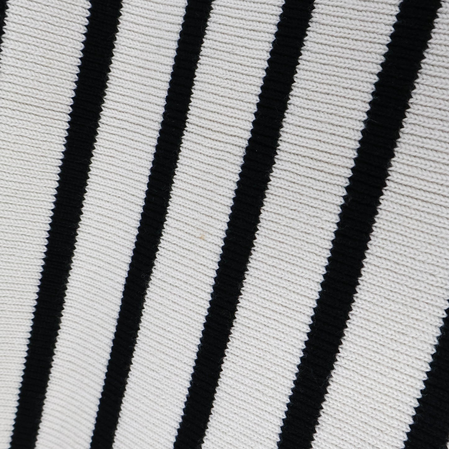 Ami Sweater White Black