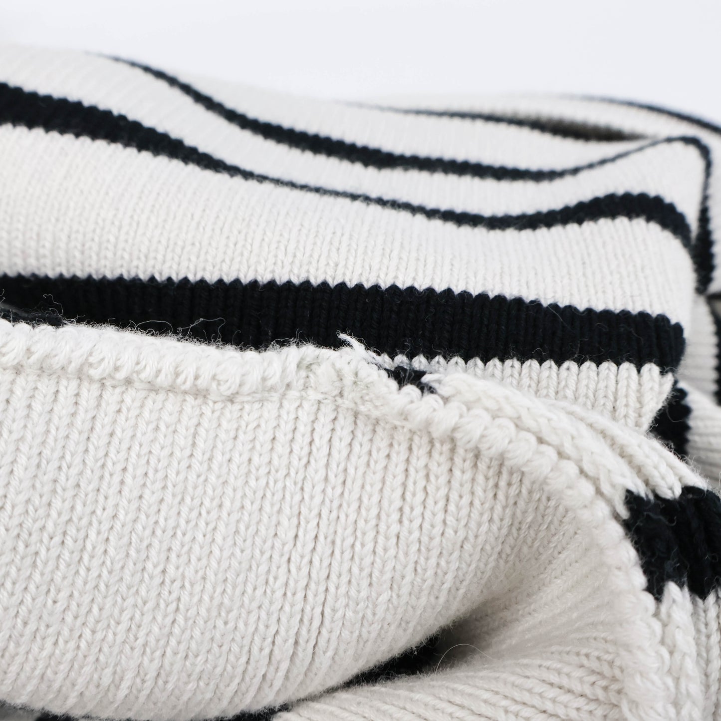 Ami Sweater White Black