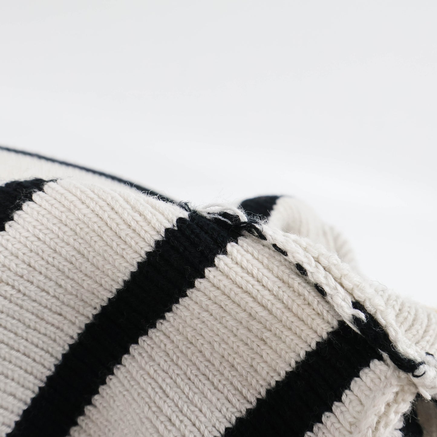 Ami Sweater White Black