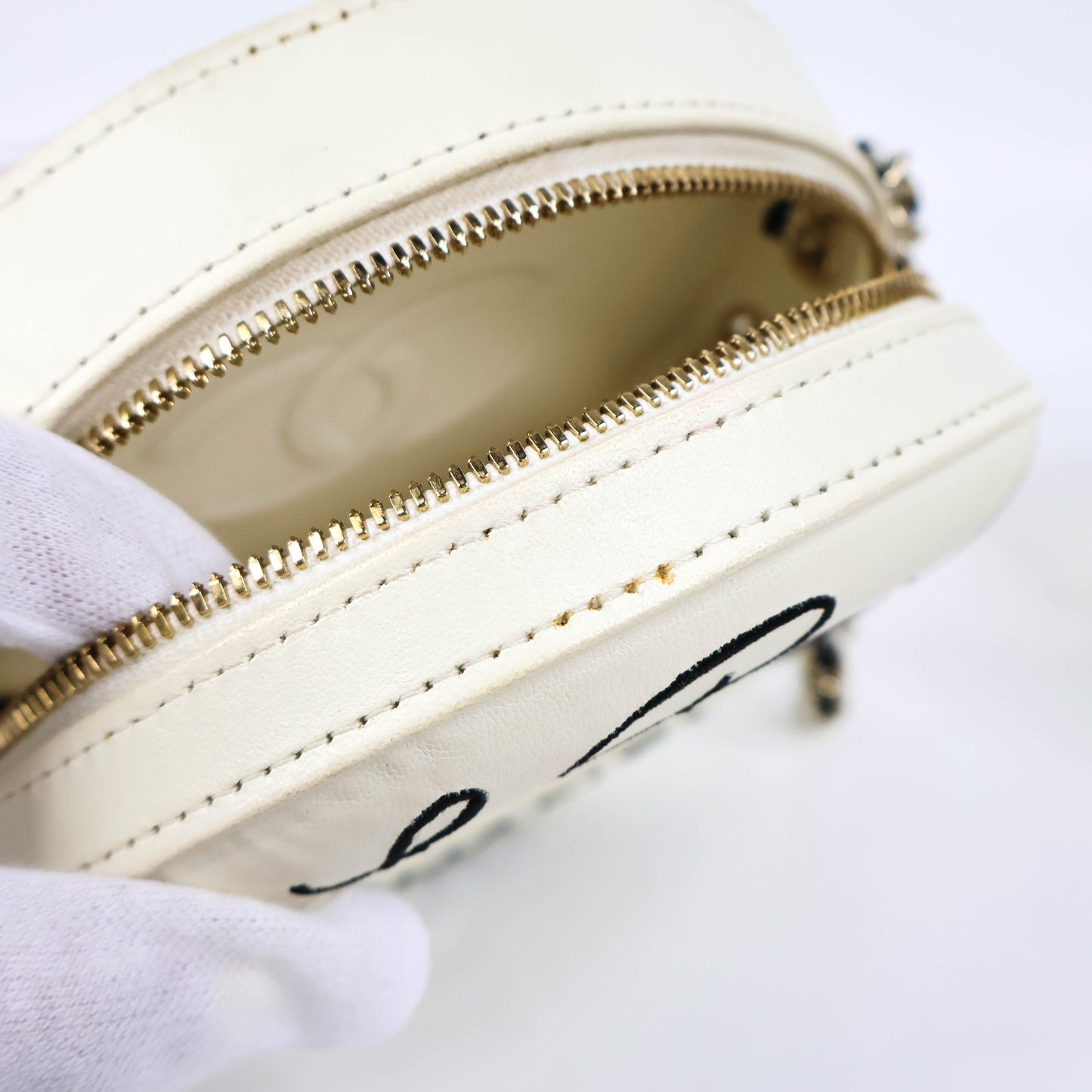 Chanel La Pausa Round Bag White/Black