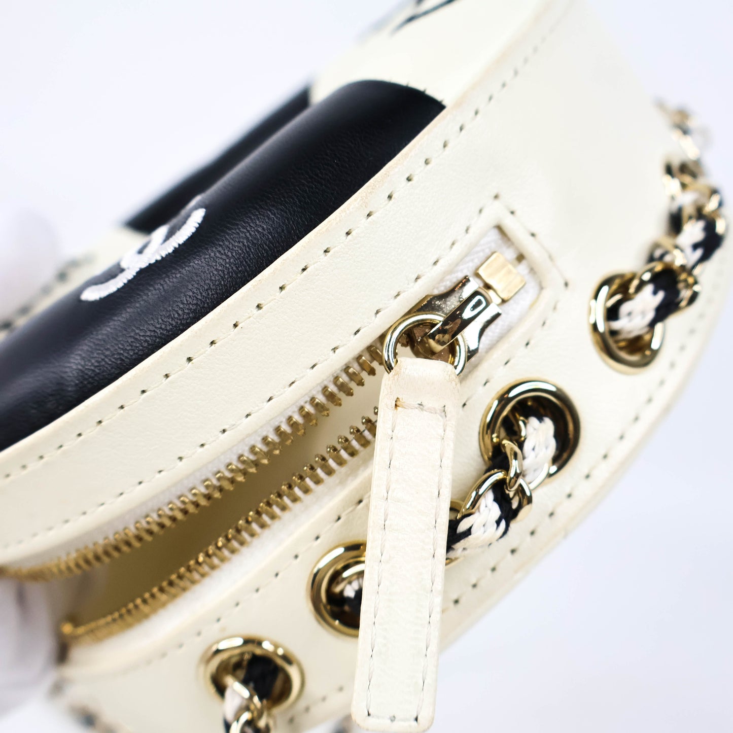 Chanel La Pausa Round Bag White/Black