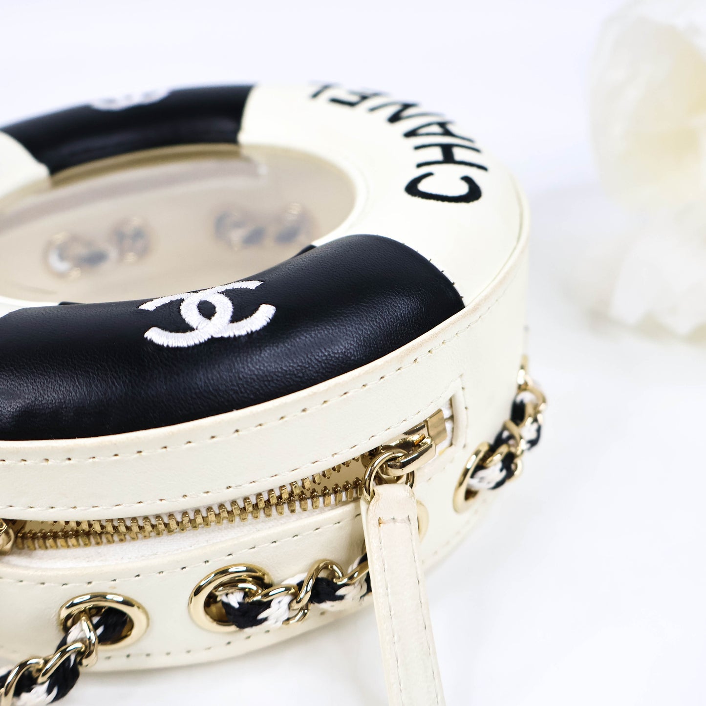 Chanel La Pausa Round Bag White/Black