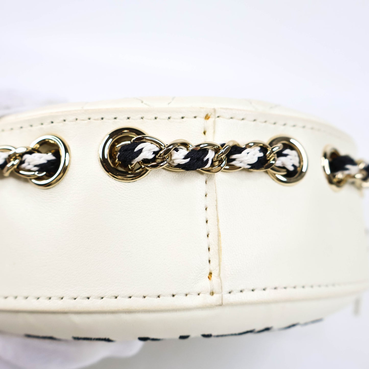 Chanel La Pausa Round Bag White/Black