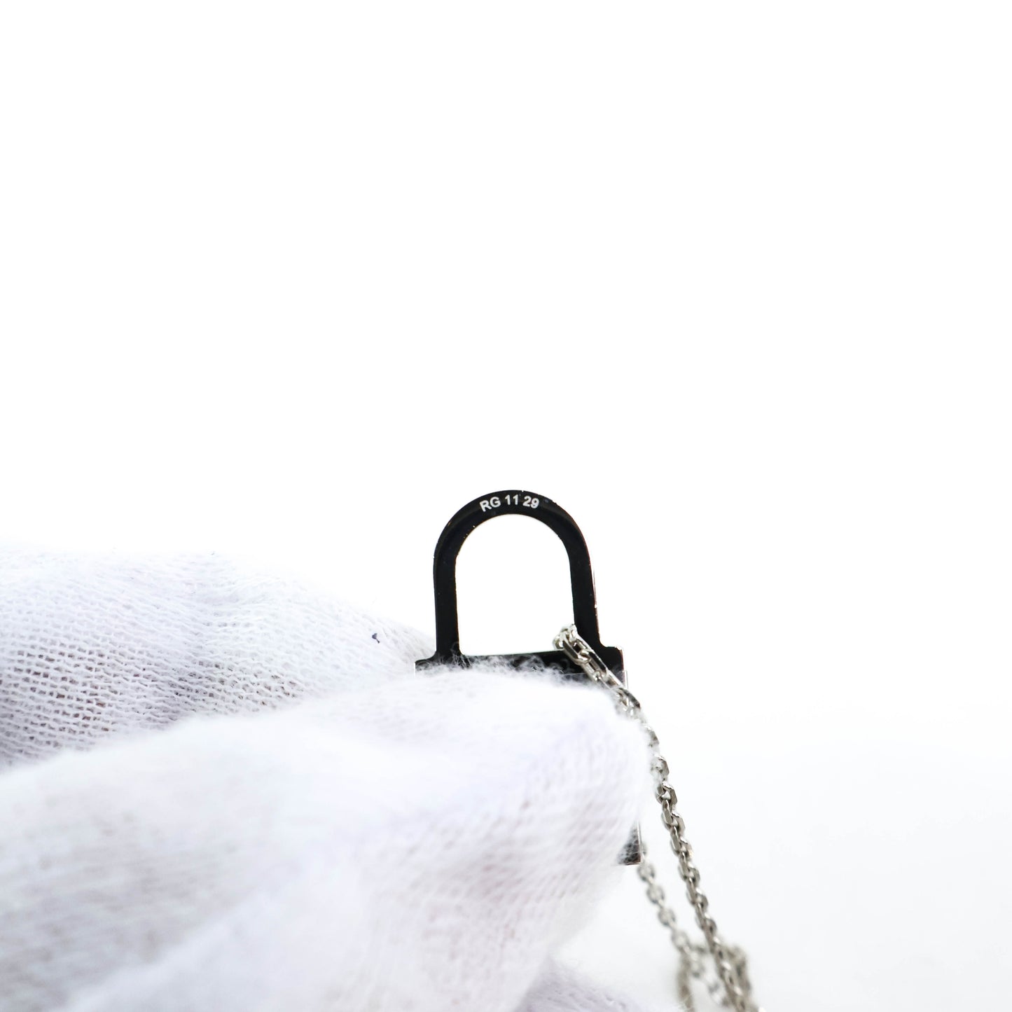 Hermes O Kelly Necklace Small Etoupe