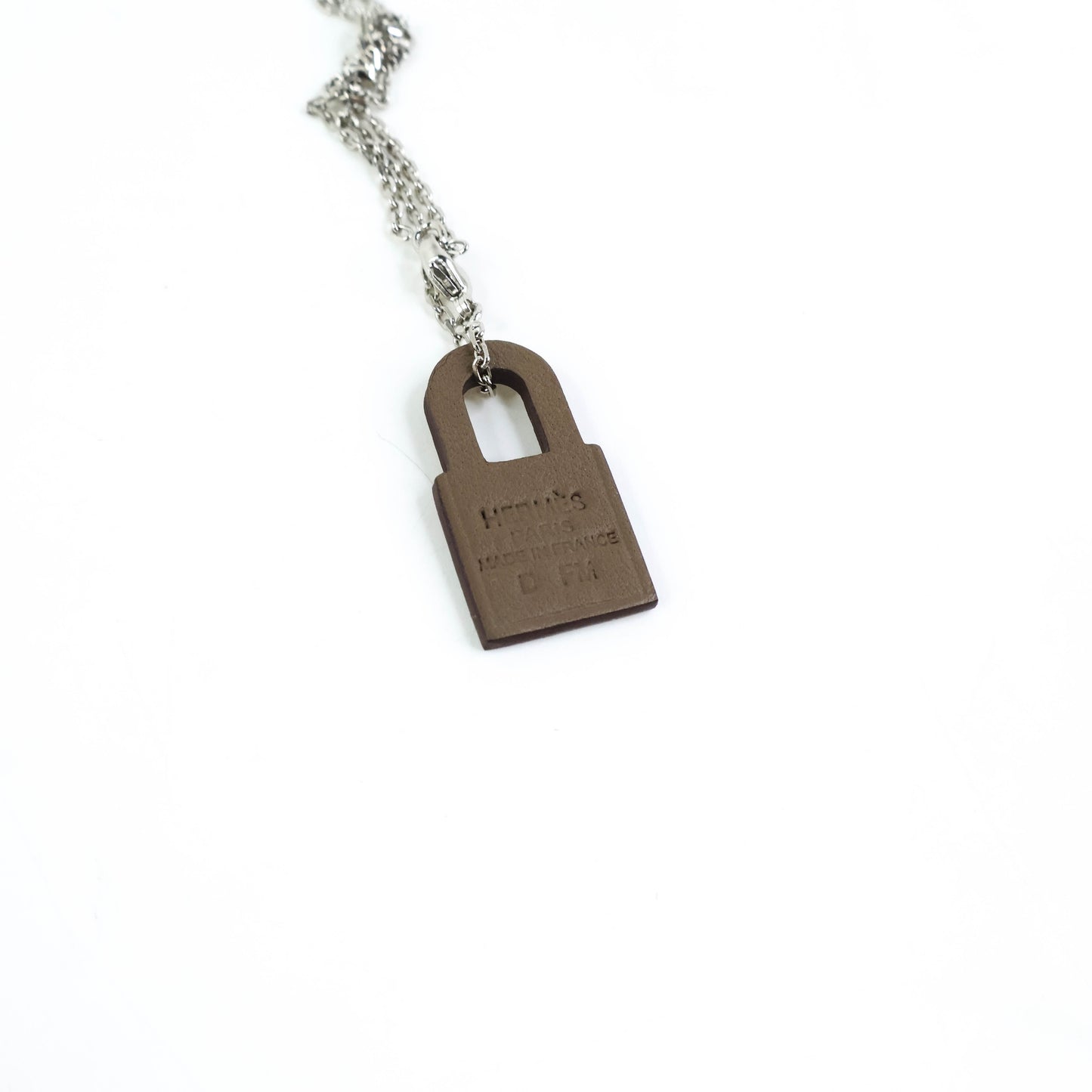 Hermes O Kelly Necklace Small Etoupe