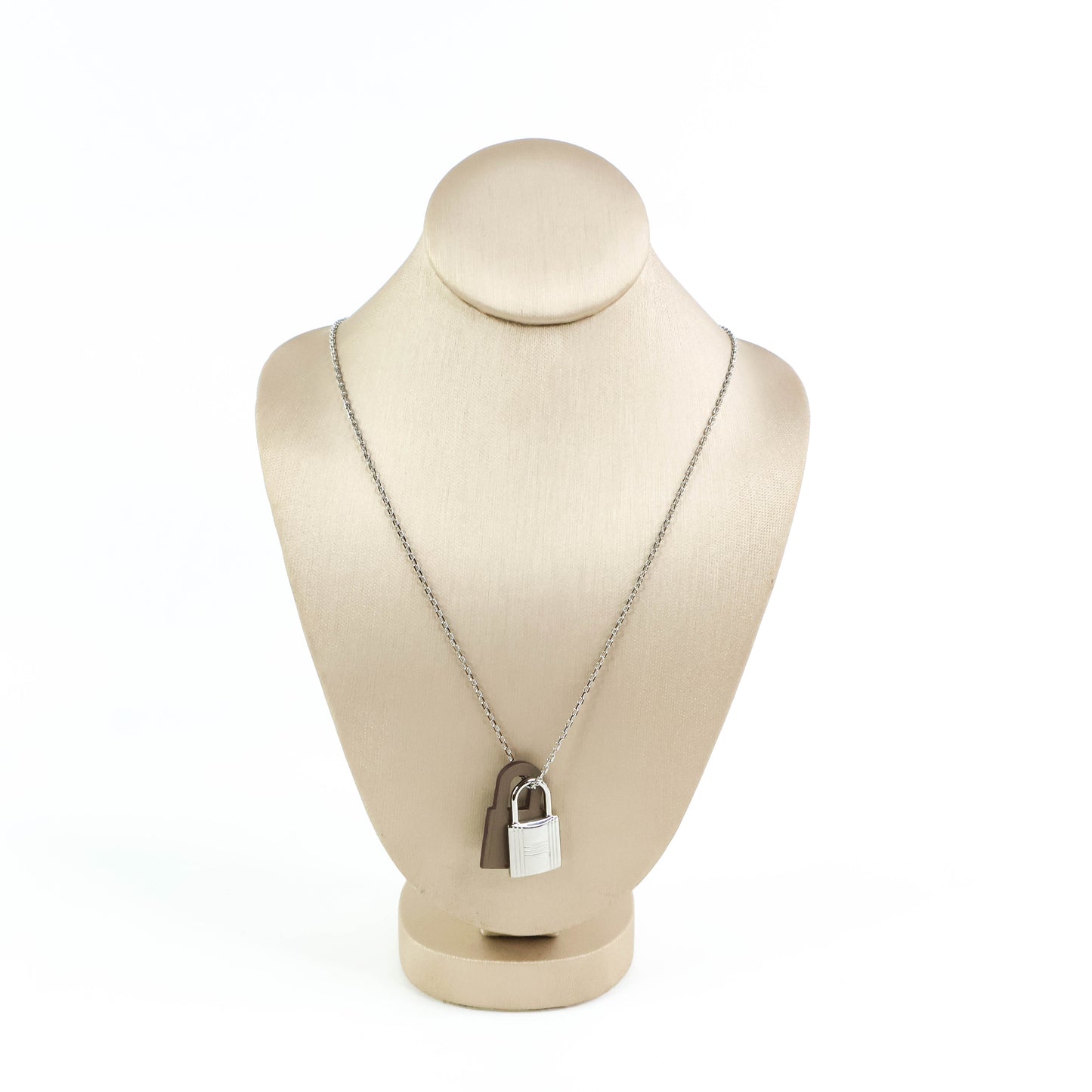 Hermes O Kelly Necklace Small Etoupe