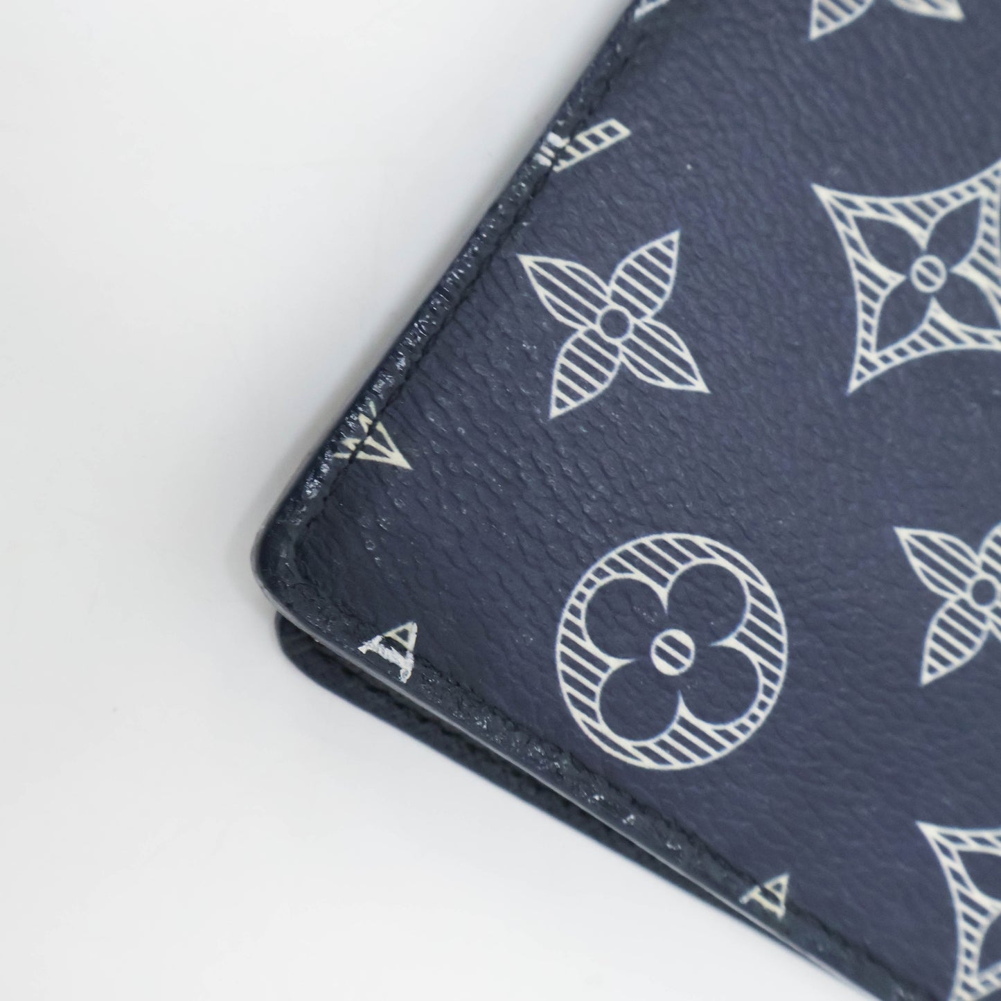 Louis Vuitton Brazza Wallet Savane Monogram Chapman