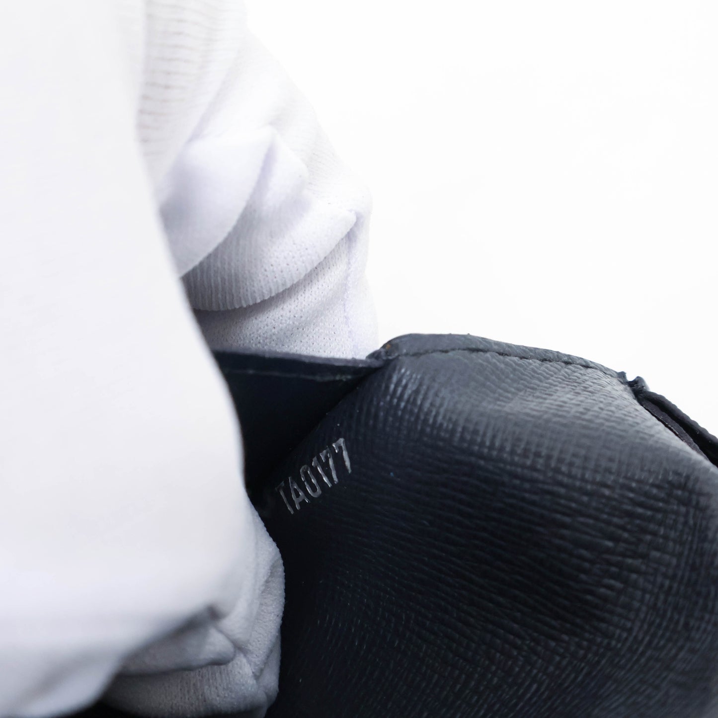 Louis Vuitton Brazza Wallet Savane Monogram Chapman