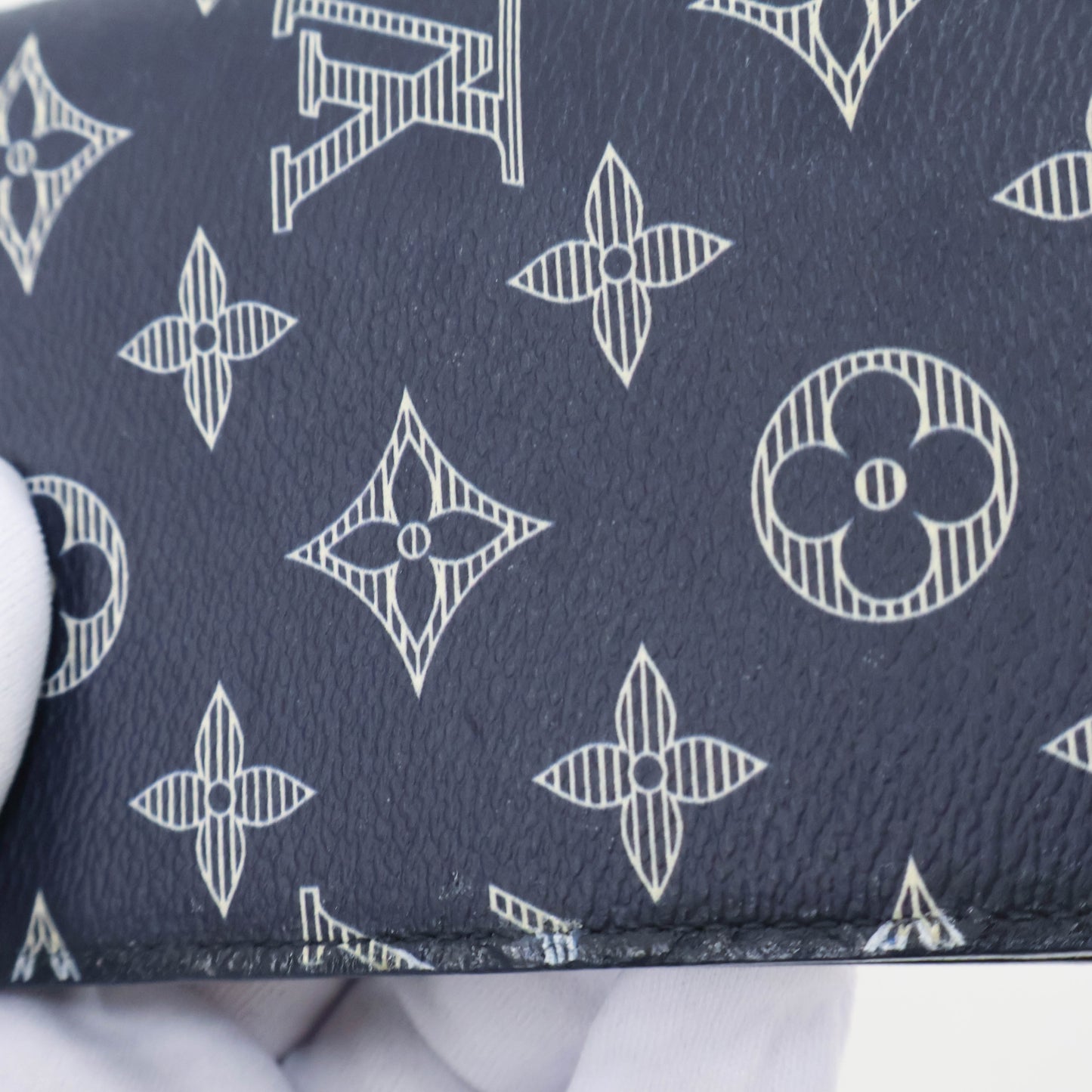 Louis Vuitton Brazza Wallet Savane Monogram Chapman