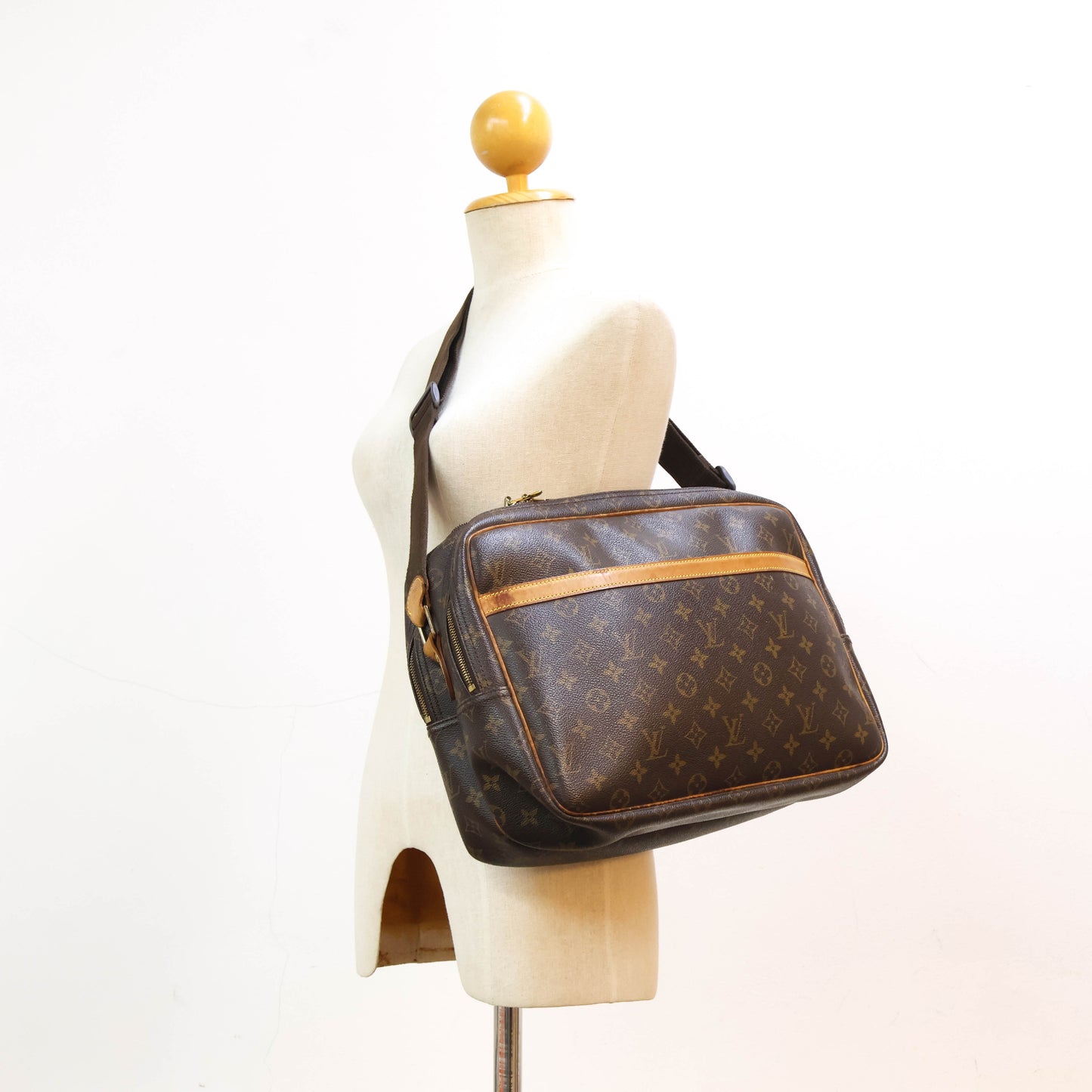Louis Vuitton Reporter GM monogram